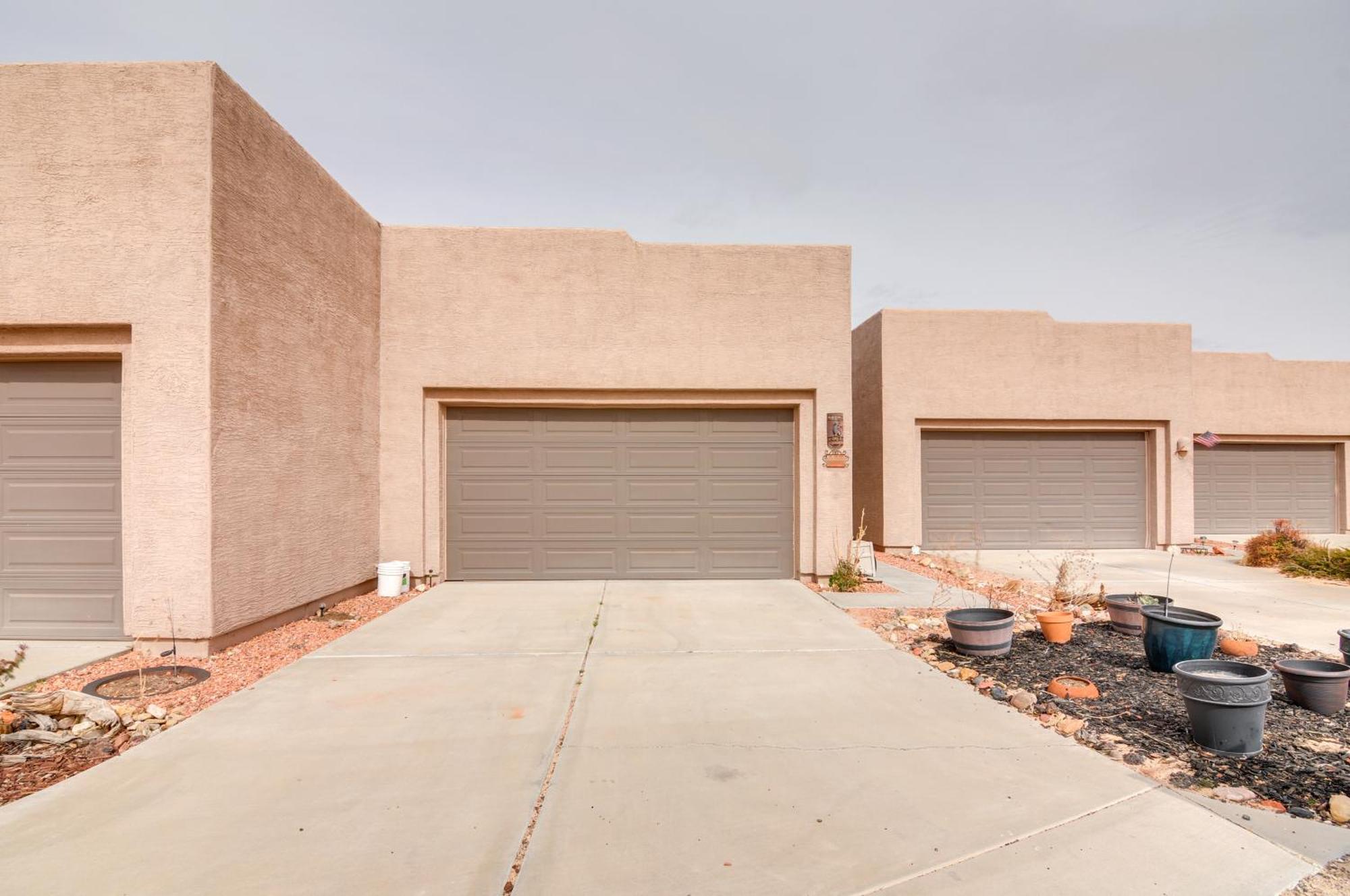 Adobe Townhome With Gorgeous Powell Views Holiday home *
